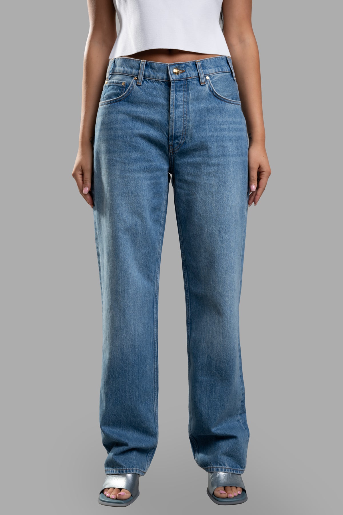 Straight-legged Jeans
