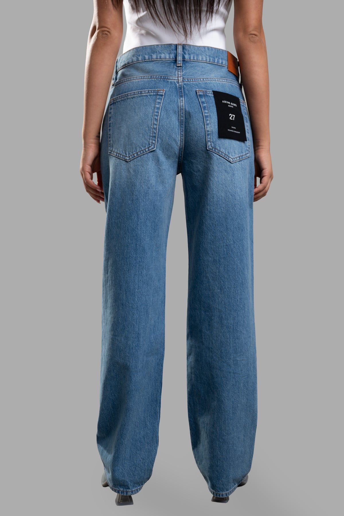 Straight-legged Jeans