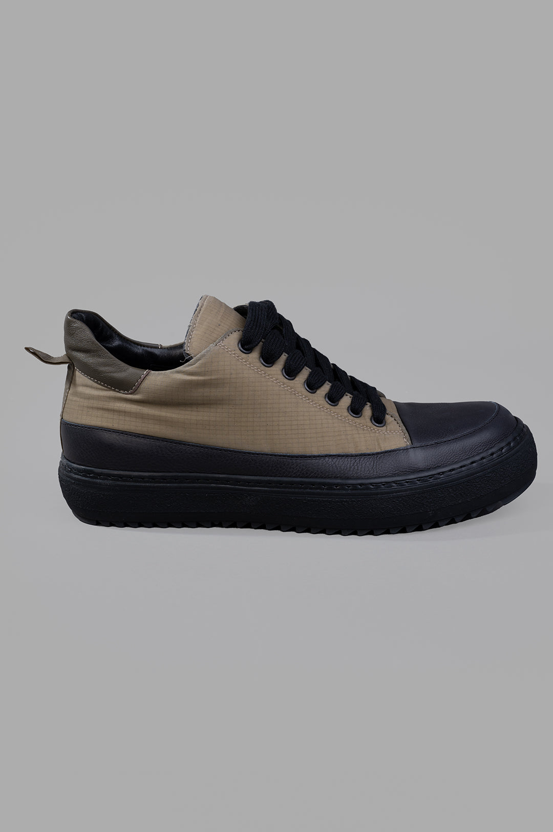Low-top Sneakers