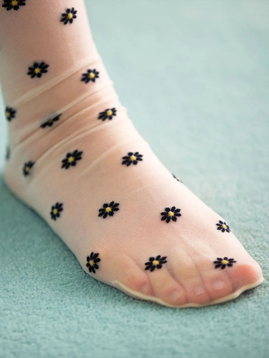 Sheer Dailsy Pattern Crew Socks