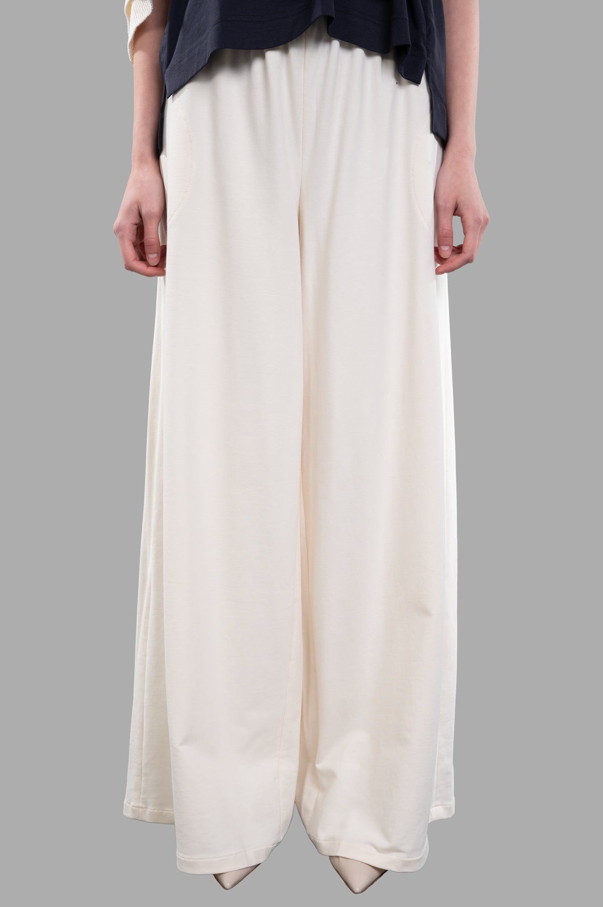 Wide-leg Trousers