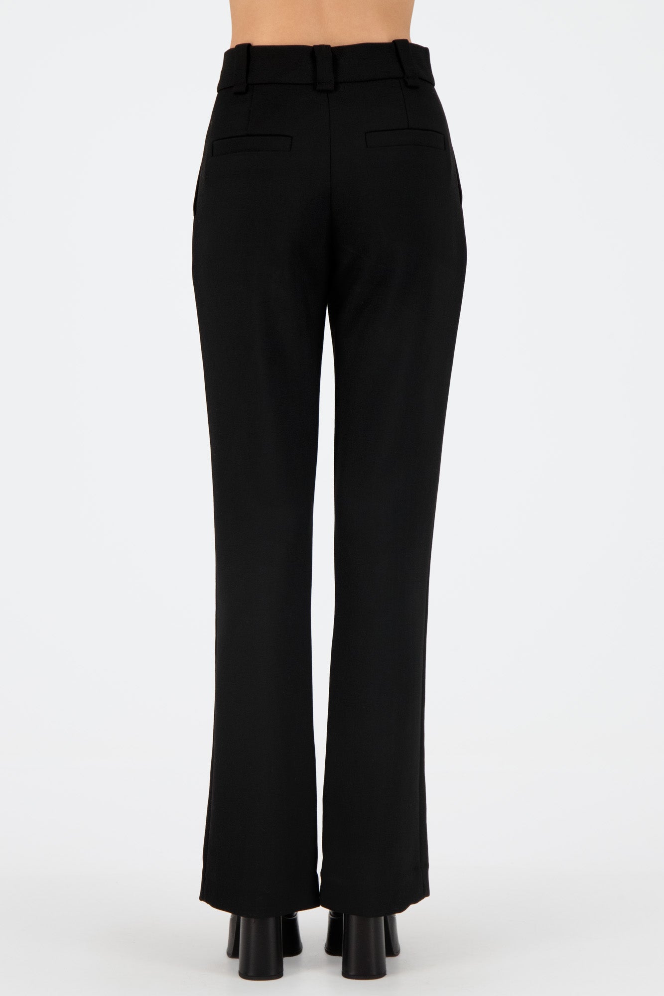 Mid-height trousers